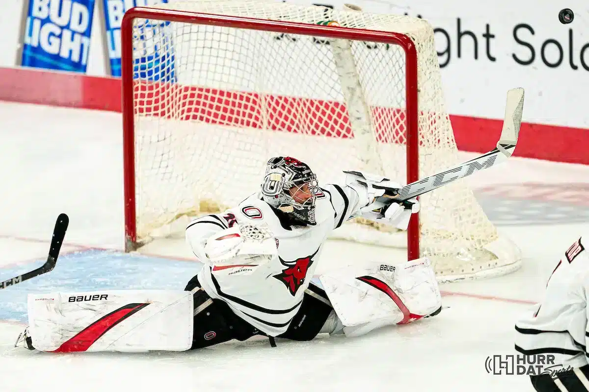 Omaha Mavericks goaltender Simon Latkoczy 