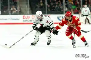 Omaha Mavericks forward Cam Mitchell