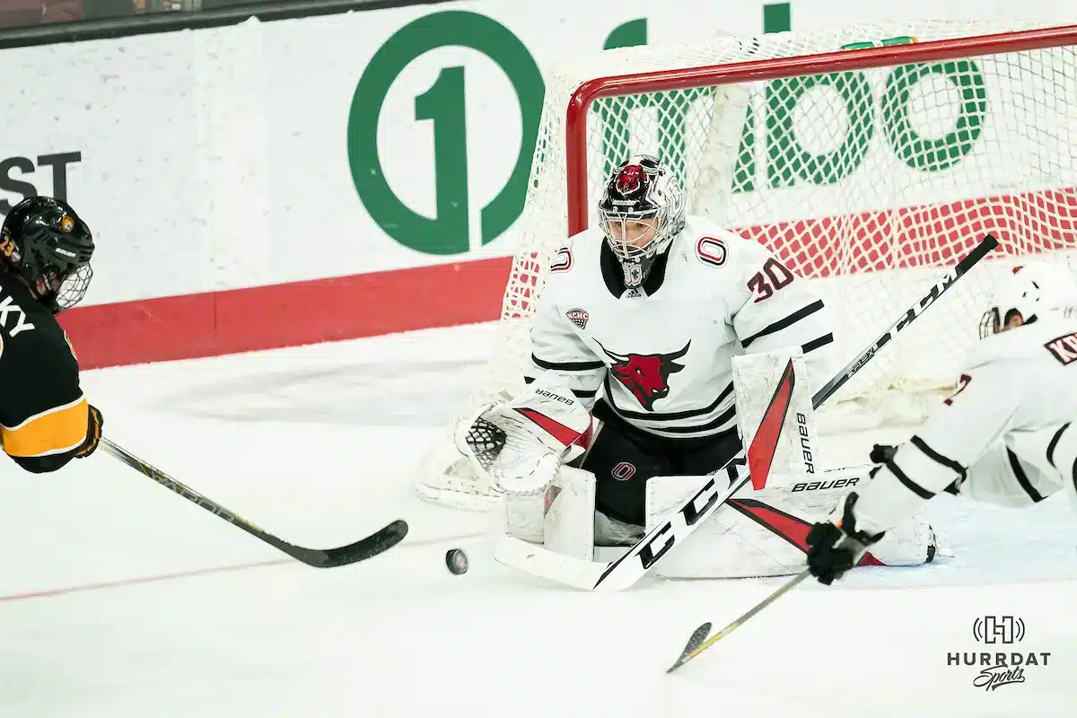 Omaha goaltender Simon Latkoczy 