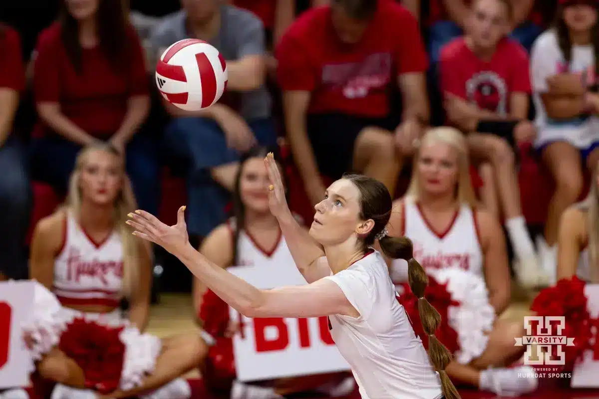 Reilly, Krause Lead Huskers to Home-Opening Sweep of Islanders