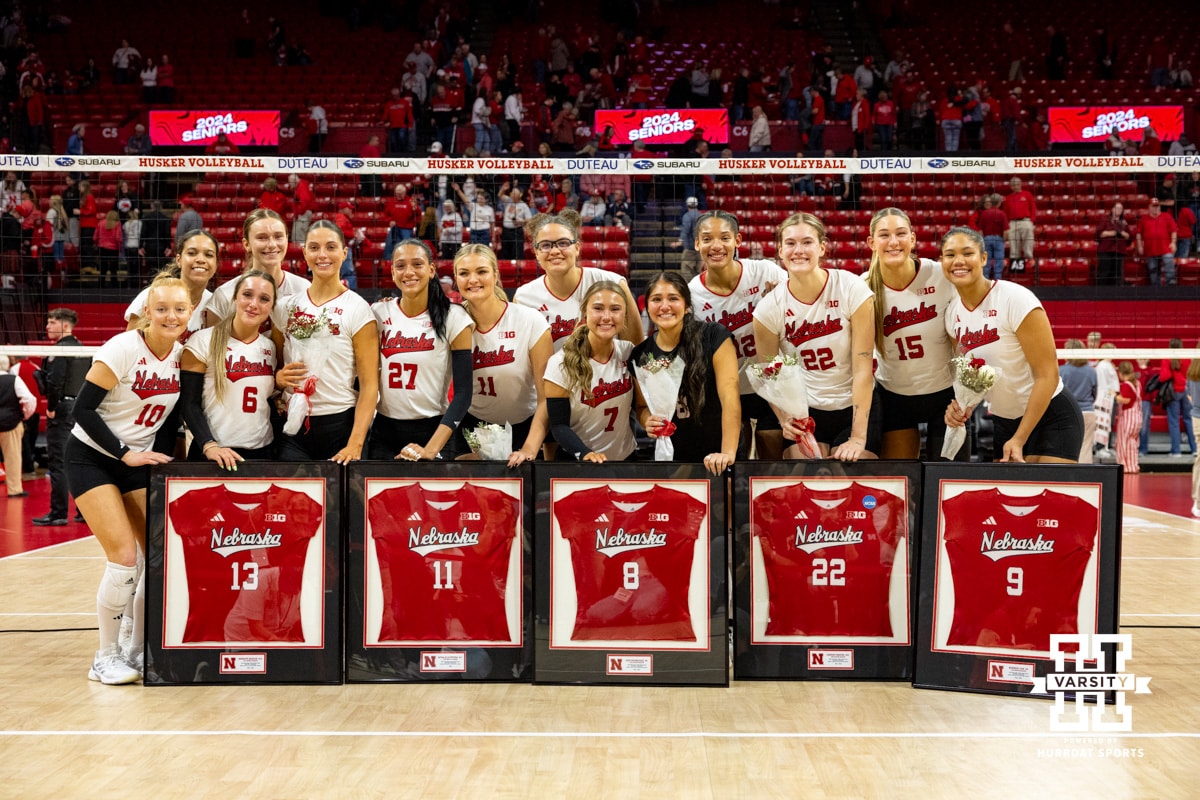 Seniors Merritt Beason (13), Leyla Blackwell (11), Lexi Rodriguez (8), Lindsay Krause (22), and Kennedi Orr (9) pose for a photo with teammates after beating Wisconsin on Senior night. Photo by John S. Peterson.