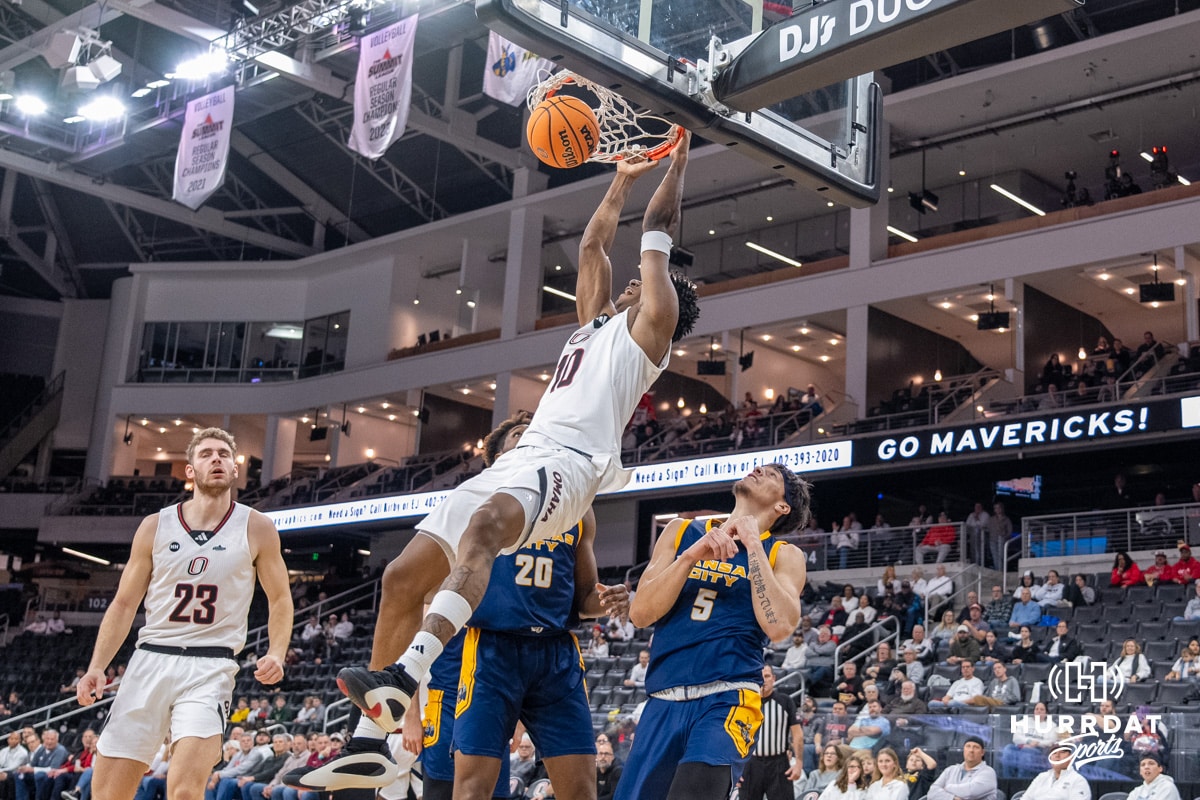 Omaha Mavericks Marquel Sutton dunking during a college basketball game against Kansas City on January 8th, 2025 in Omaha Nebraska. Photo by Brandon Tiedemann.