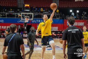 Keisei Tominaga se zahřívá před basketbalovou hrou ve středu 17. července 2025 v Las Vegas. Foto Brandon Tiedemann.