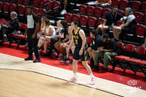 Keisei Tominaga čeká na průsmyk během basketbalové hry ve středu 17. července 2025 v Las Vegas. Foto Brandon Tiedemann.
