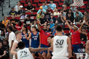 Brice Williams na zdraví během basketbalové hry ve středu 17. července 2025 v Las Vegas. Foto Brandon Tiedemann.
