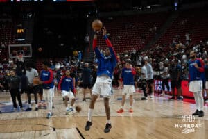 Hunter Sallis se zahřívá před basketbalovou hrou ve středu 16. července 2025 v Las Vegas. Foto Brandon Tiedemann.