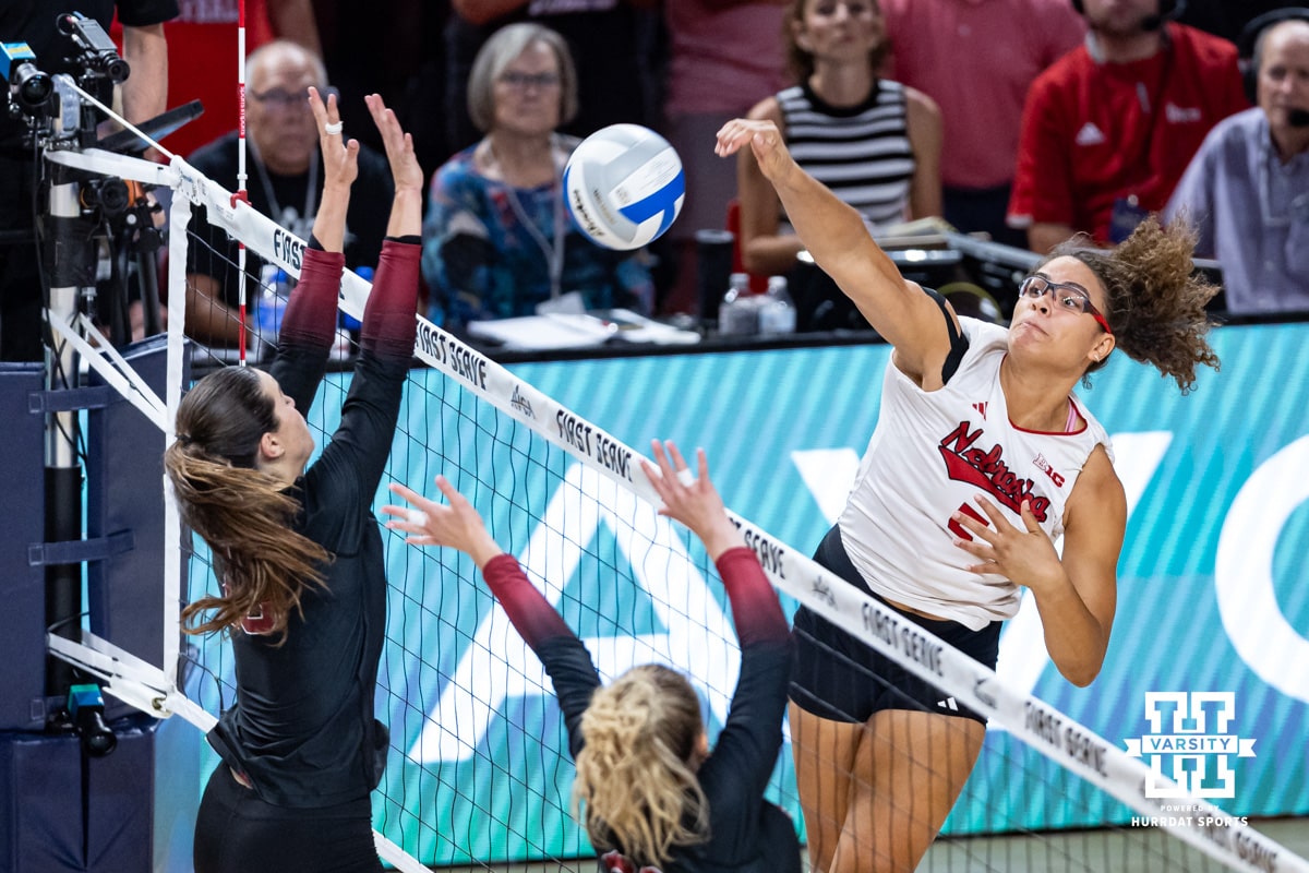Allick, Sczech Lead No. 1 Nebraska in Dominant Sweep of No. 6 Stanford
