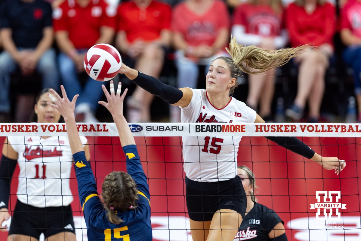 No. 1 Nebraska Volleyball Makes Quick Work of California