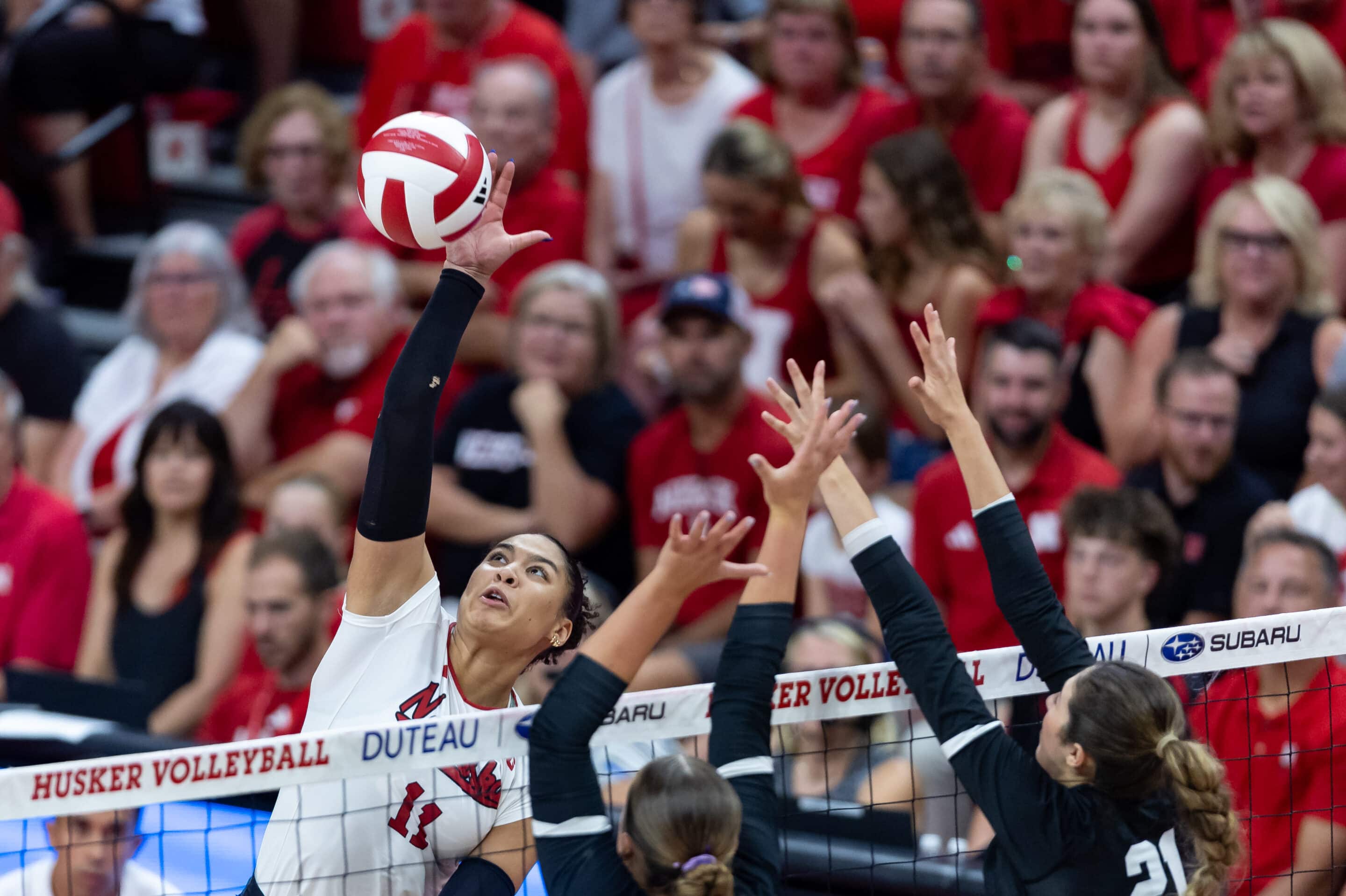 B-Side Gives ‘A’ Performance as No. 1 Nebraska Volleyball Sweeps Grand Canyon