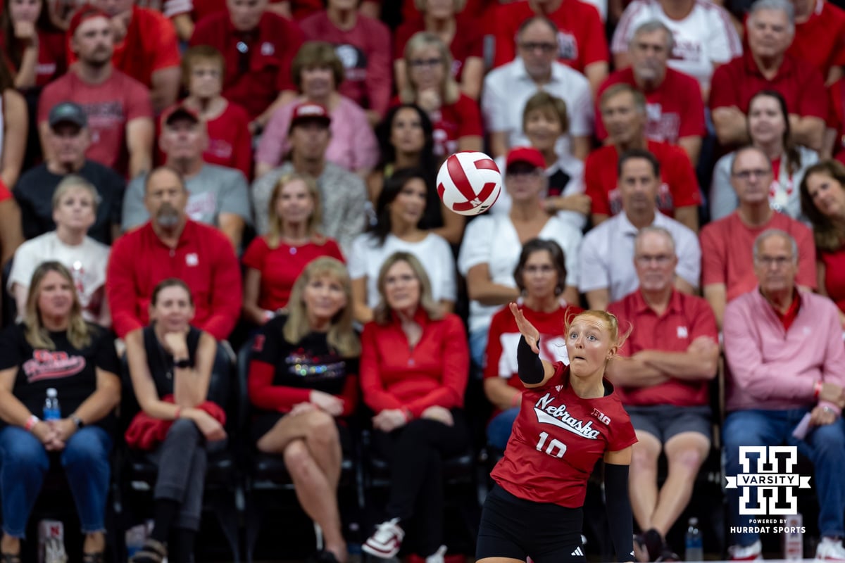 No. 1 Nebraska Volleyball Sweeps Michigan to Open Big Ten Play