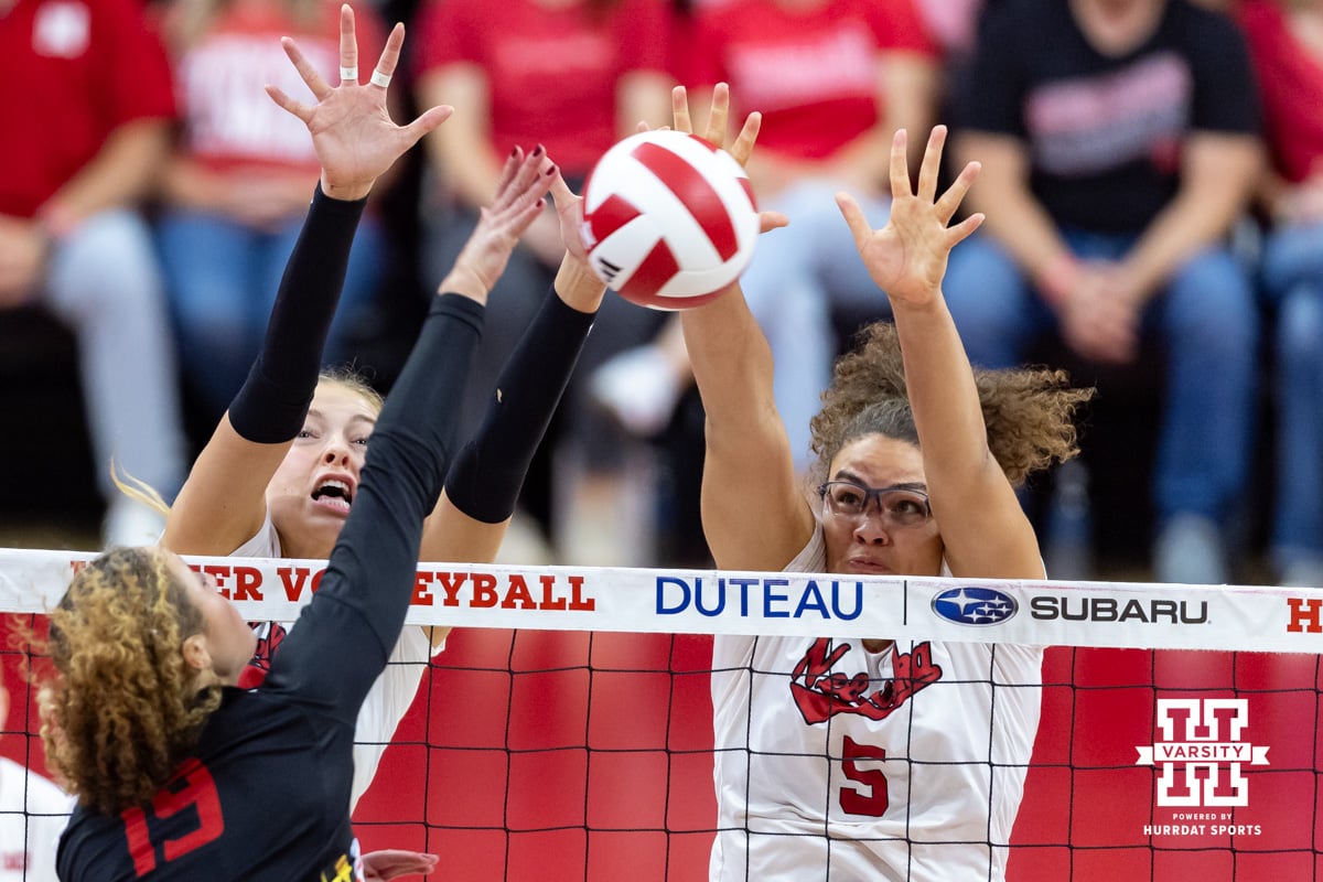 No. 1 Nebraska Volleyball Middles Dominate in Maryland Sweep